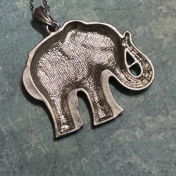 ELEPHANT PENDANT EXTRA LONG NECKLACE - Picture 5 of 8